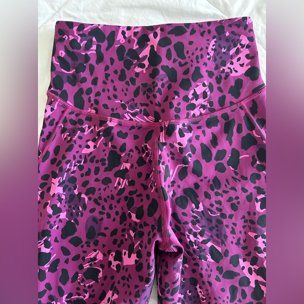 Lululemon Base Pace High-Rise Tight Leggings Magenta Pink Black Leopard- SZ 2 - Picture 13 of 13